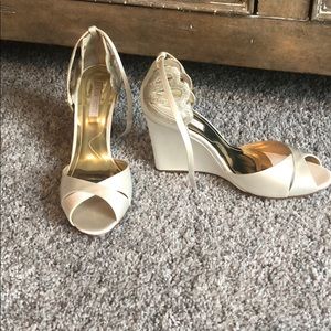 NEW WITH BOX Wedge ivory peep toe heels